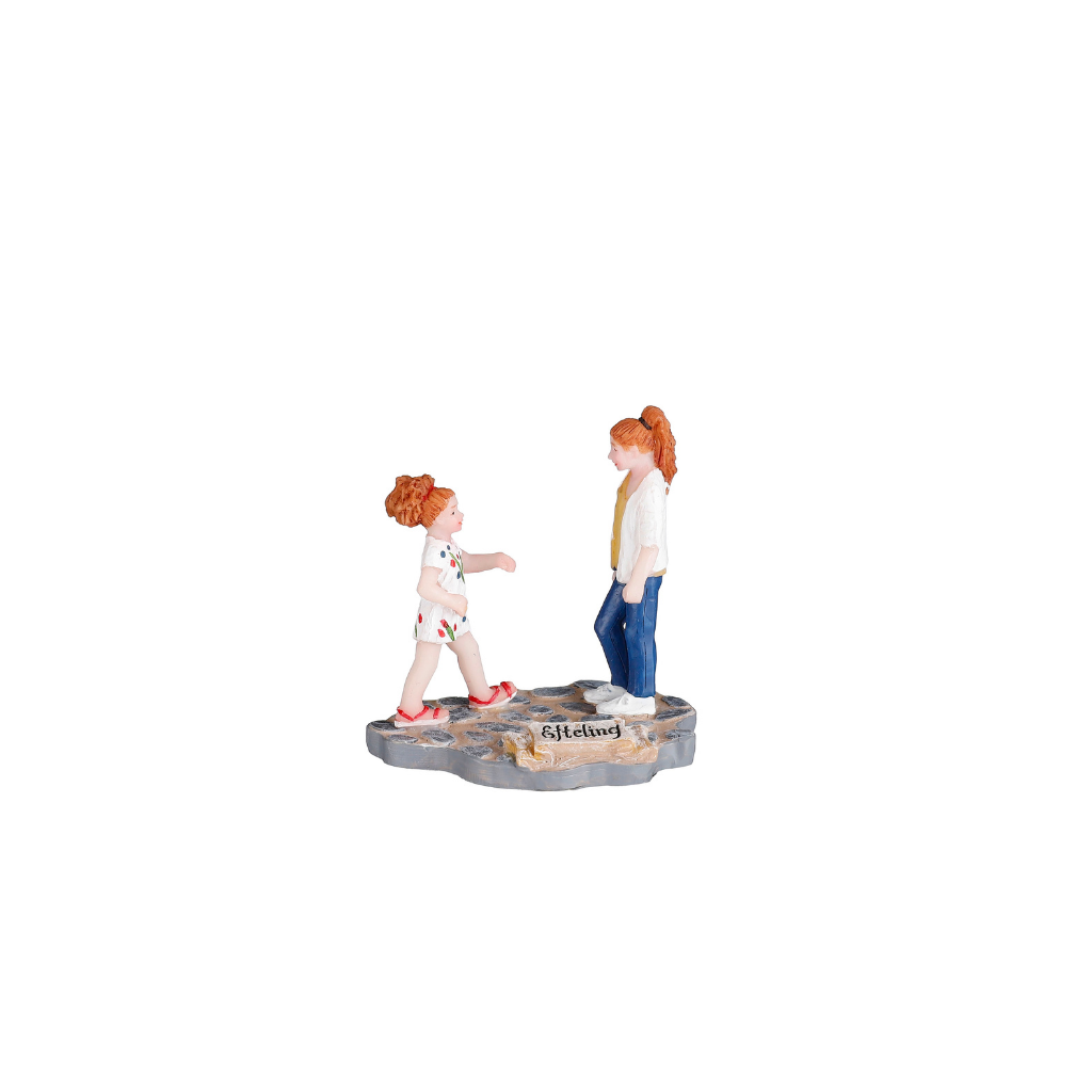 Efteling -bezoeker: “Waar gaan we nu heen?” 6 x 4,5 x 6,5 cm